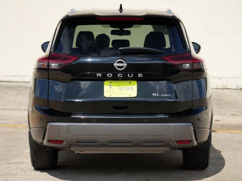 Used 2024 Nissan Rogue SL AWD/4WD image 47