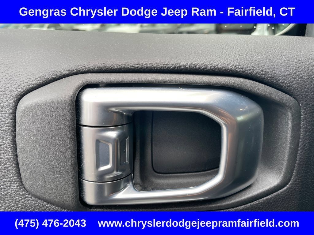 Used 2023 Jeep Wrangler Unlimited Sahara w/ Cold Weather Group AWD/4WD image 37
