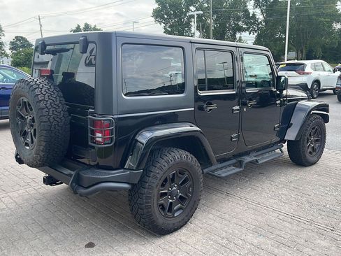 Used 2016 Jeep Wrangler Unlimited Sahara AWD/4WD image 4