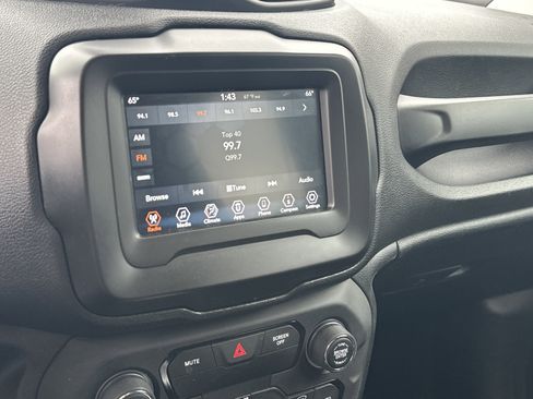 Used 2019 Jeep Renegade Latitude image 28