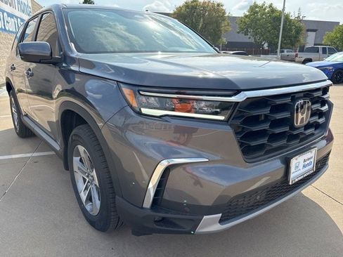 New 2025 Honda Pilot EX-L image 2