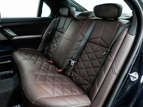 Used 2025 BMW 740i xDrive image 17