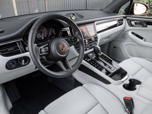 Certified 2026 Porsche Macan S AWD/4WD image 4