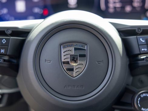 Certified 2025 Porsche Macan Turbo Electric AWD/4WD image 37
