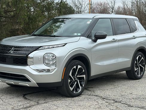 Used 2022 Mitsubishi Outlander SE AWD/4WD image 2