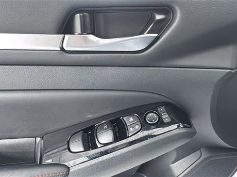 New 2025 Nissan Altima 2.5 SR w/ SR Premium Package image 17