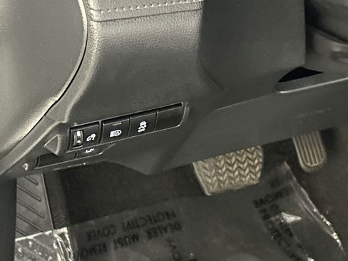 Used 2024 Toyota Corolla Cross SE w/ Moonroof Package image 12