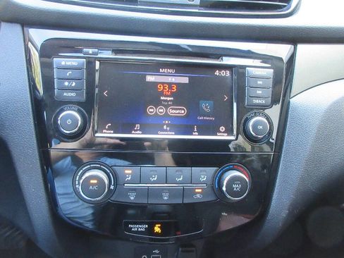 Used 2019 Nissan Rogue Sport S image 38