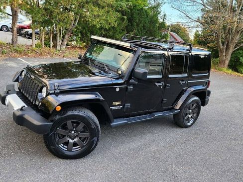 Used 2015 Jeep Wrangler Unlimited Sahara AWD/4WD image 2