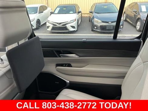 Used 2023 Jeep Wagoneer Series III w/ Premium Group I AWD/4WD image 18