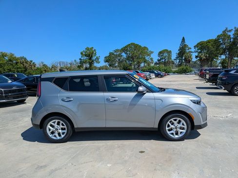 Certified 2023 Kia Soul S FWD image 9