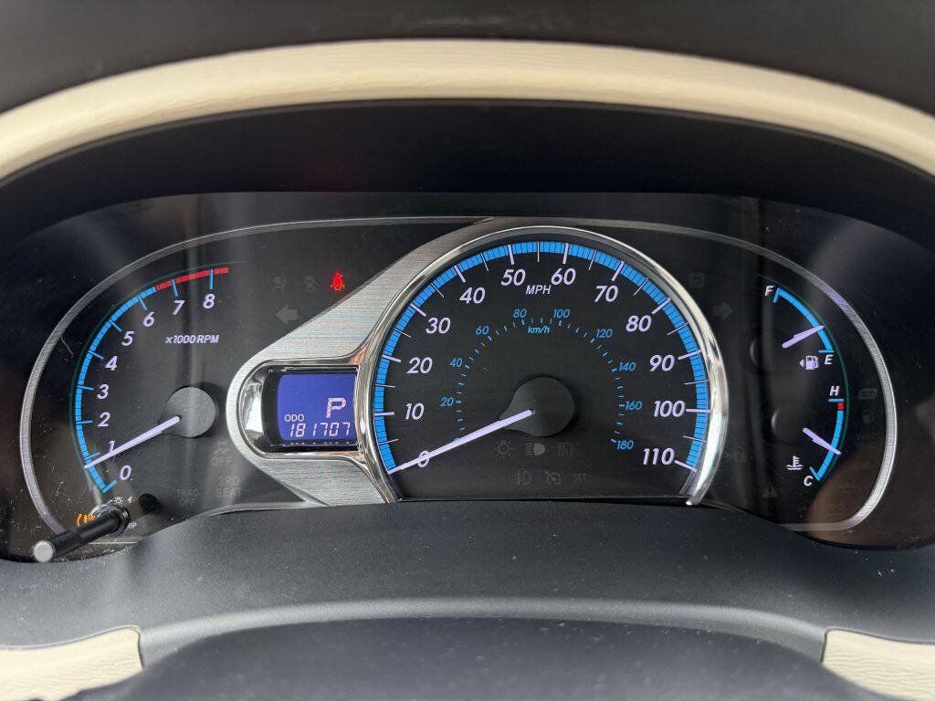 Used 2011 Toyota Sienna XLE w/ Entertainment Pkg FWD image 15