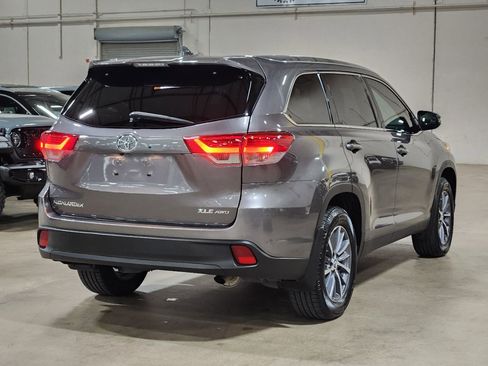Used 2019 Toyota Highlander XLE image 9