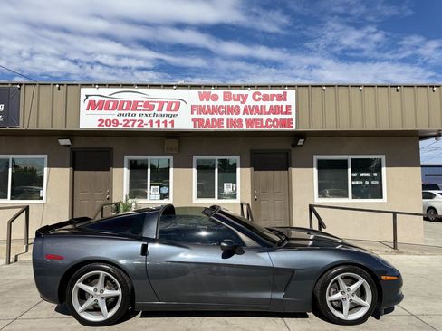 Used 2013 Chevrolet Corvette Coupe w/ 2LT Preferred Equipment Group RWD image 2