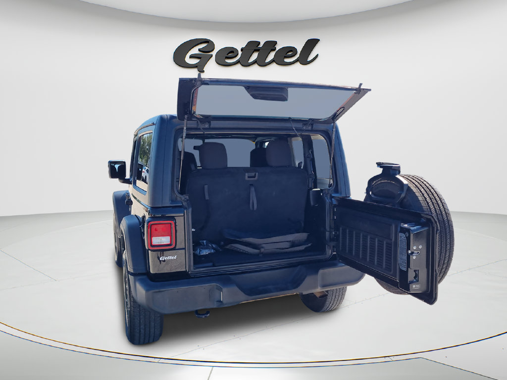 Used 2022 Jeep Wrangler Sport AWD/4WD image 9