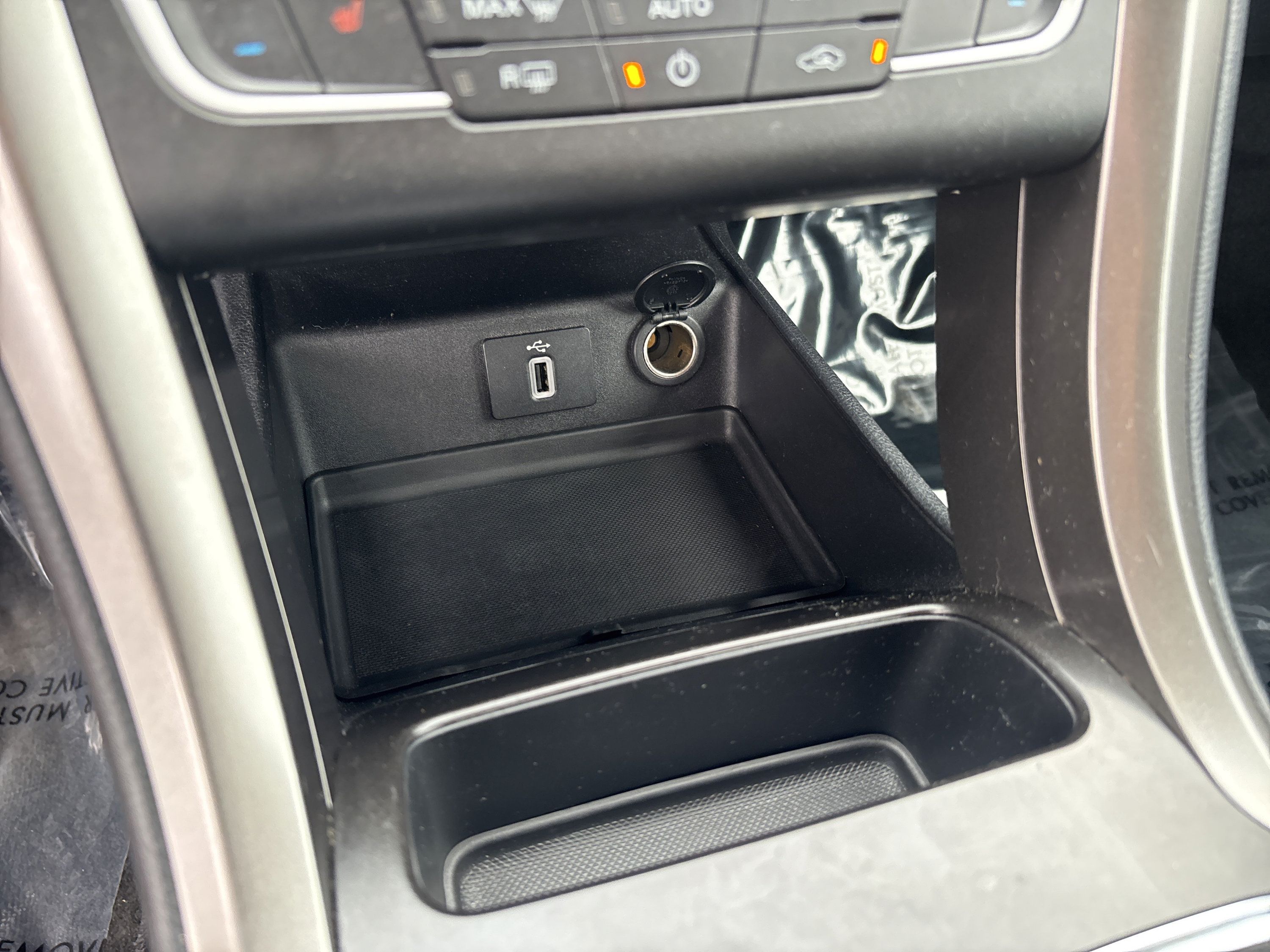 Used 2018 Ford Fusion SE w/ Fusion SE Technology Package FWD image 21