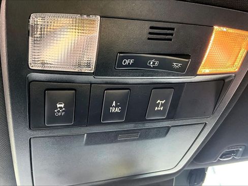 Used 2018 Toyota Tacoma TRD Off-Road w/ Technology Package AWD/4WD image 32