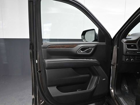 Used 2021 Chevrolet Tahoe Premier w/ Premium Package AWD/4WD image 6