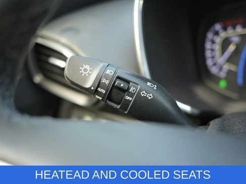 Used 2020 Hyundai Santa Fe Limited AWD/4WD image 17