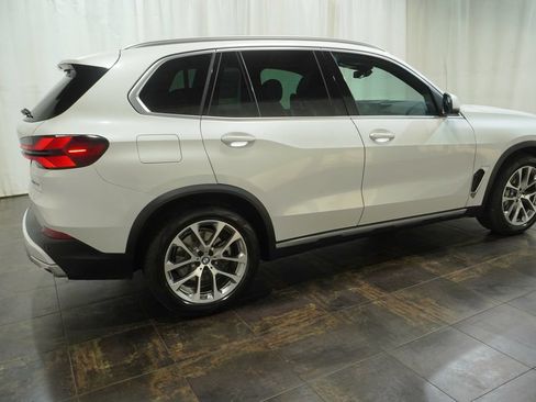 Used 2025 BMW X5 xDrive40i w/ Premium Package AWD/4WD image 3