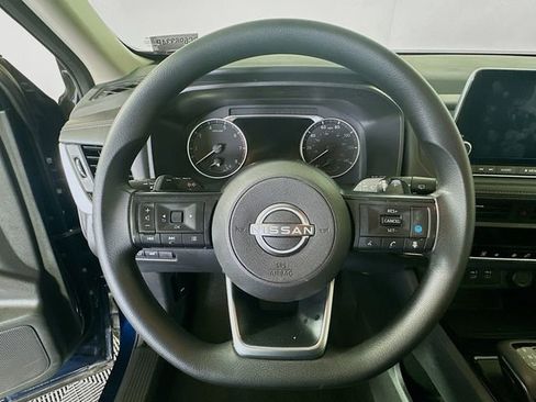 Used 2024 Nissan Rogue SV image 13