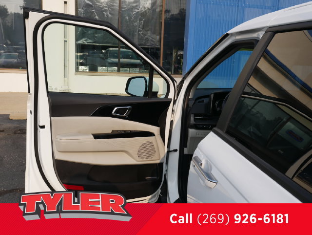 Used 2024 Kia Carnival EX FWD image 19