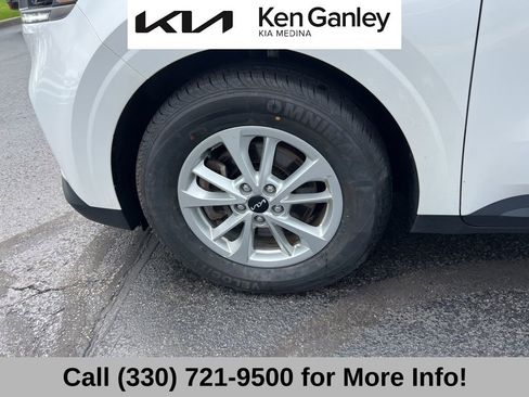 Used 2024 Kia Carnival LX FWD image 17