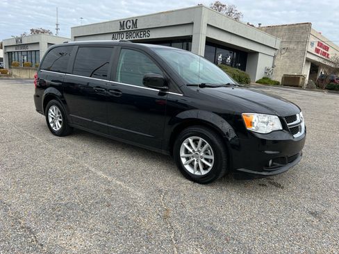 Used 2020 Dodge Grand Caravan SXT image 24