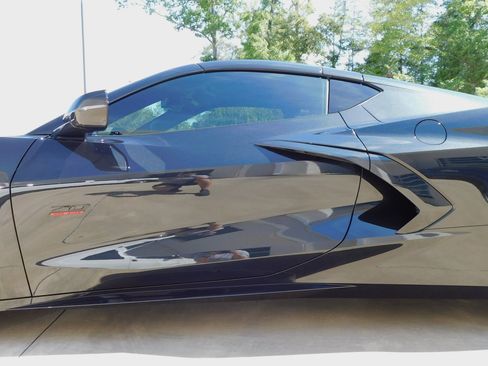 Used 2023 Chevrolet Corvette Stingray Premium Cpe w/ Z51 Performance Package RWD image 11