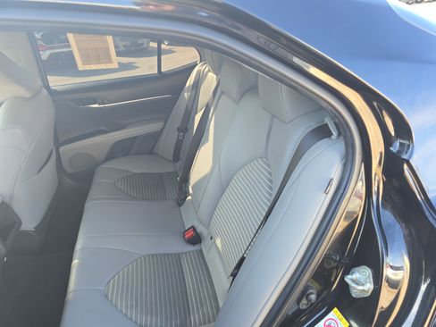 Used 2018 Toyota Camry SE image 16