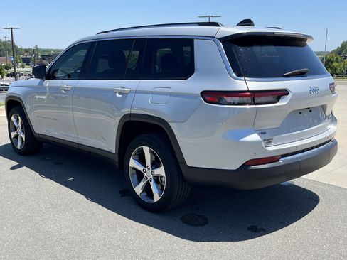 Used 2022 Jeep Grand Cherokee L Limited RWD image 7