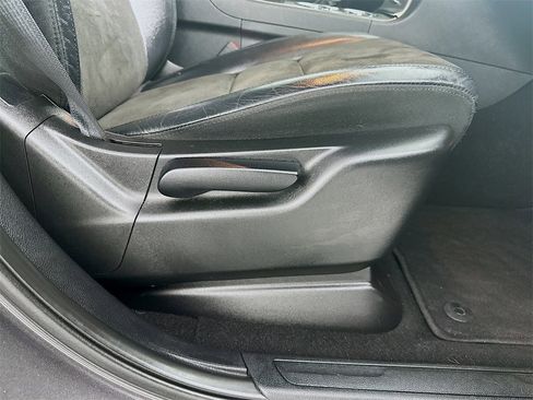 Used 2019 Jeep Grand Cherokee Altitude image 24