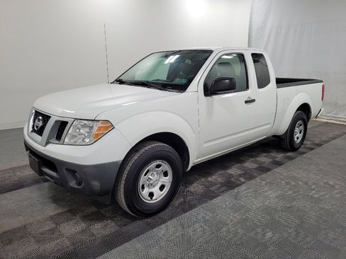 Used 2019 Nissan Frontier S image 2