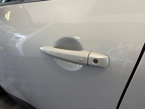 Used 2025 Nissan Pathfinder SV AWD/4WD image 9