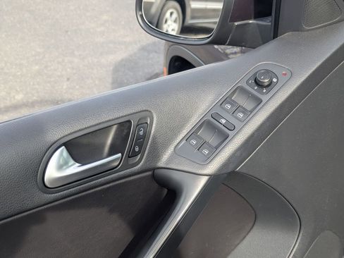 Used 2016 Volkswagen Tiguan S image 27