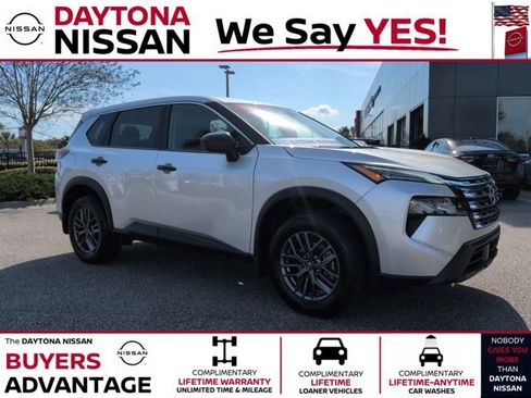 Used 2025 Nissan Rogue S image 1