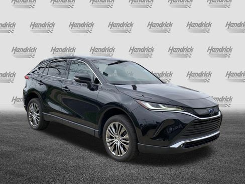 Used 2024 Toyota Venza Limited image 2