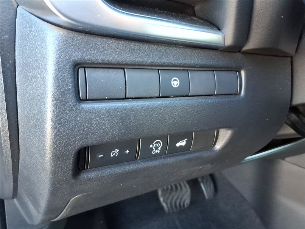 Used 2024 Nissan Rogue SV FWD image 22