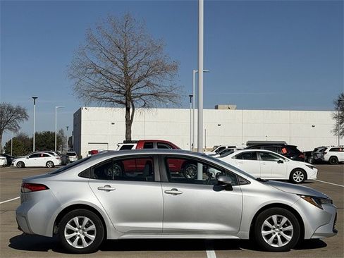 Certified 2025 Toyota Corolla LE image 3