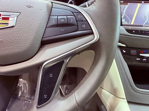 Used 2017 Cadillac XT5 Luxury w/ Driver Awareness Package FWD image 23