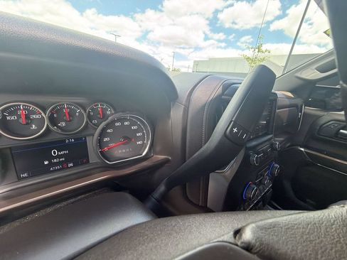 Used 2021 Chevrolet Silverado 1500 LT Trail Boss w/ Convenience Package II AWD/4WD image 19