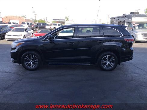 Used 2016 Toyota Highlander XLE w/ Protection Package #3 AWD/4WD image 4