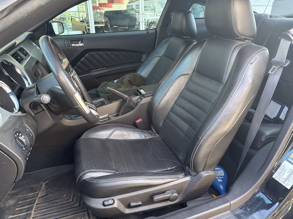 Used 2010 Ford Mustang GT RWD image 6