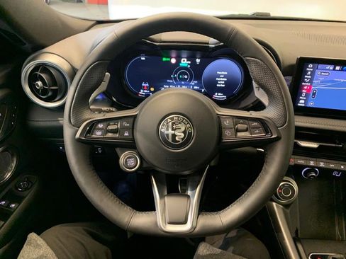 Used 2024 Alfa Romeo Tonale Ti image 11