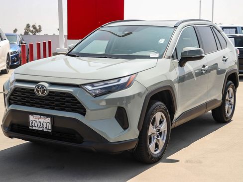 Certified 2022 Toyota RAV4 XLE w/ Convenience Package FWD image 3