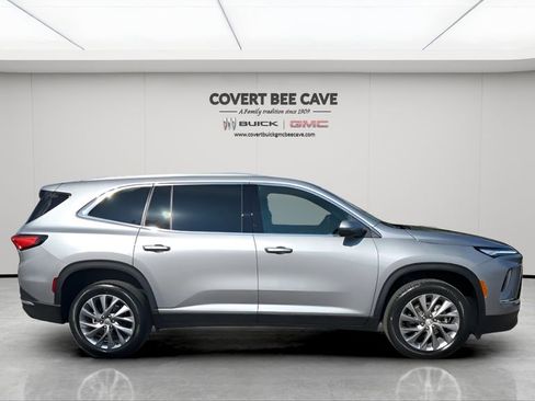 Certified 2025 Buick Enclave Preferred image 11