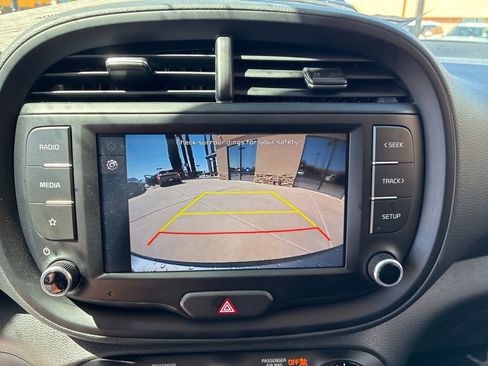 Certified 2025 Kia Soul LX w/ LX Technology Package FWD image 31
