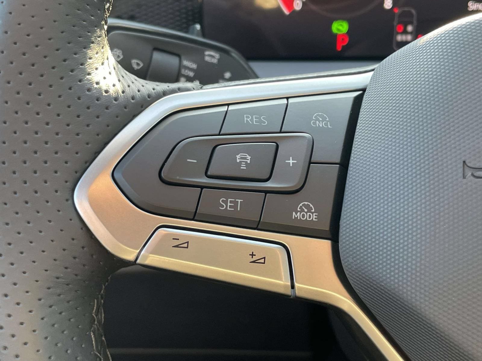 New 2026 Volkswagen Tiguan SE R-Line FWD image 19