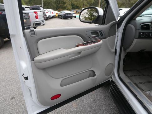 Used 2008 Chevrolet Avalanche LT w/ LT Preferred Equipment Group image 11