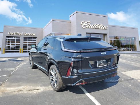 New 2026 Cadillac Lyriq Luxury AWD/4WD image 2
